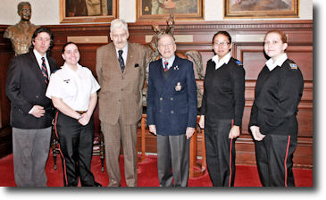 Photo de groupe avant le repas.