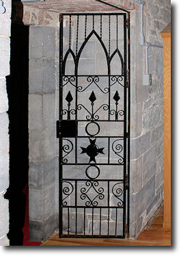 Photo prise lors de la visite au muse de la Citadelle. Porte de fer forg.