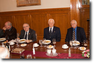 Photo prise lors du diner mensuel de mars 2014.