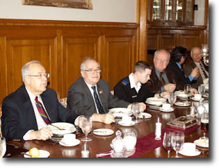Photo prise lors du diner mensuel d'avril 2014.