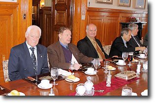 Photo prise lors du diner mensuel d'avril 2014.