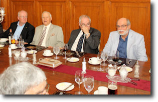 Photo prise lors du diner mensuel de juin 2014.