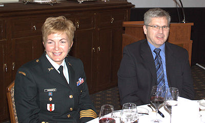 Photo du Col Carignan et son poux M. ric Lefranois prise lors du souper gala du 1er fvrier 2014.